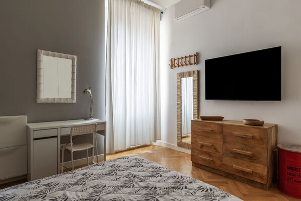 1 habitación, tabla de planchar con plancha, wifi y ropa de cama 