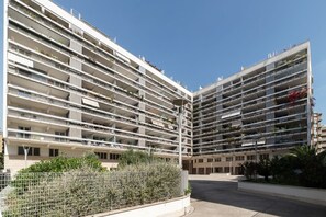 Exterior - GuestHost - Comfortable 50m2 apartment that can accommodate up to two people. Located on the fifth floor, of nine in total, with lift (not suitable for disabled people), of a building in the Trastevere area.A stone's throw from Trastevere station, conven (Roma)