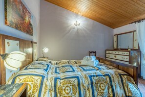 4 bedrooms, iron/ironing board, WiFi, bed sheets - GuestHost - Wonderful 140 sqm apartment, perfect for 7 people, located on the first floor of an old renovated semi-detached house surrounded by greenery (stairs to access it).The apartment is located in Borgo a Mozzano, a picturesque village immersed in  (Borgo a Mozzano)