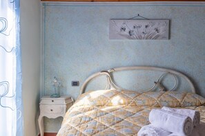 4 habitaciones, tabla de planchar con plancha, wifi y ropa de cama 