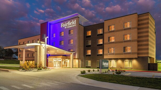 A Fairfield by Marriott hotel with a modern design, featuring a prominent entrance and multiple floors. - Fairfield by Marriott Inn & Suites Kansas City at The Legends (Kansas City)