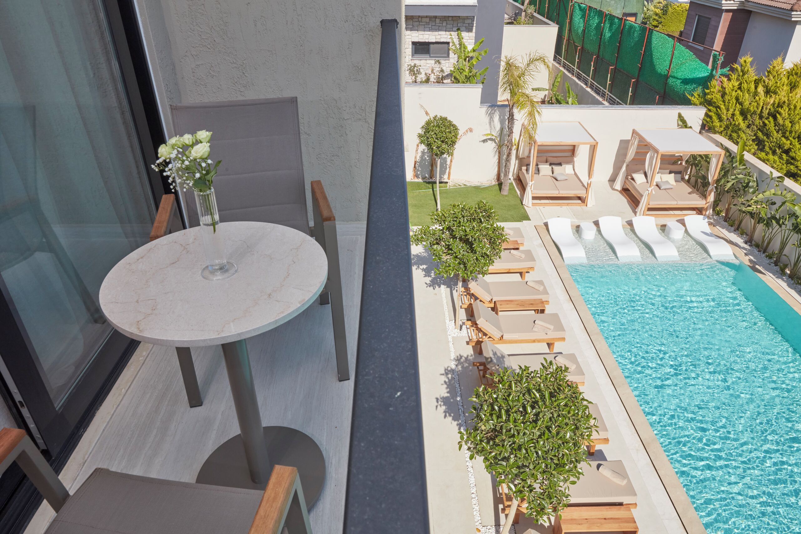 Quarto standard, para não fumantes, vista para a piscina | Vista do quarto