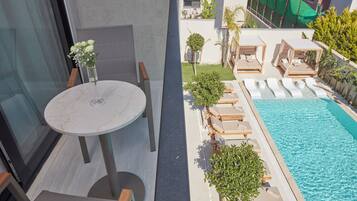 Quarto standard, para não fumantes, vista para a piscina | Vista do quarto