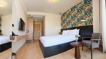 Bar mini, peti besi dalam bilik, kalis bunyi, seterika/papan seterika