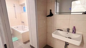 تجهيزات دش، مجففات شعر، مناشف، صابون