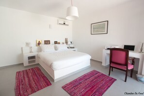 4 habitaciones, tabla de planchar con plancha, wifi y ropa de cama
