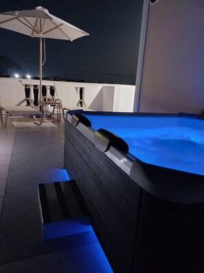 Superior Twin Room, Hot Tub, Partial Sea View | Terrace/patio - pension st.george (Santorini)