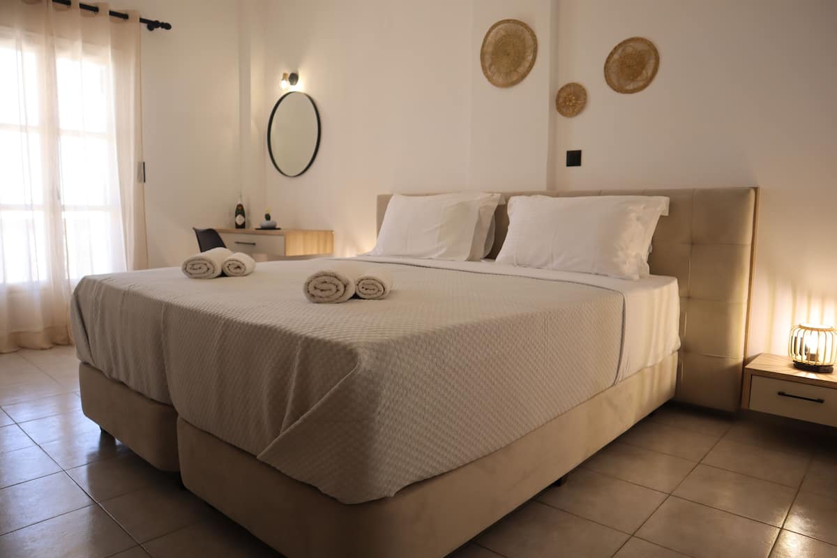 Superior Room, Garden View | 1 bedroom, minibar, soundproofing, free WiFi