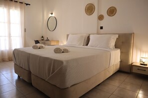 Minibar, soundproofing, free WiFi, bed sheets - pension st.george (Santorini)