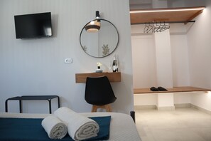 Minibar, soundproofing, free WiFi, bed sheets - pension st.george (Santorini)