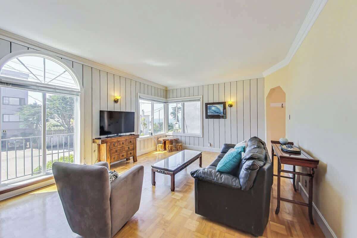 Smart-tv och eldstad