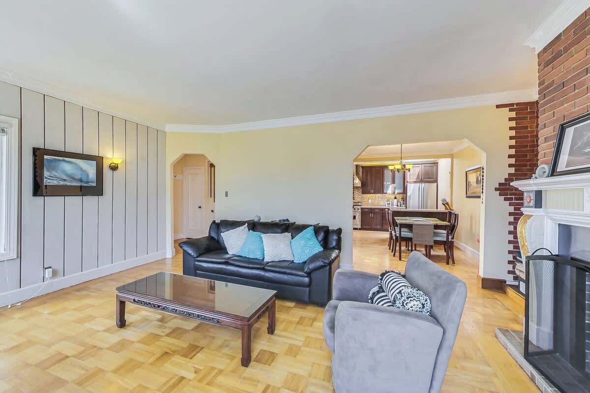 Een smart-tv en een open haard