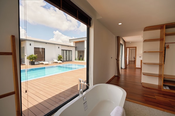 Villa 4Bedroom Private Pool | Phòng tắm | Bồn tắm và buồng tắm vòi sen riêng, vòi sen phun mưa