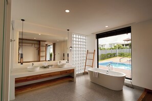 Villa 4Bedroom Private Pool | Bathroom | Separate tub and shower, rainfall showerhead, free toiletries - The Pine Mansion (Sen Monorom)