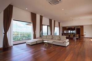 Living area - The Pine Mansion (Sen Monorom)