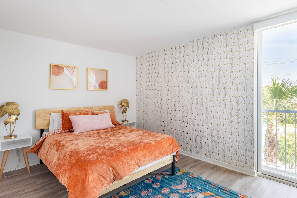 Palm Villa Retreat 3bed Poolside - Palm Springs, CA