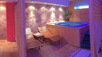 Een sauna, een bubbelbad, een stoombad