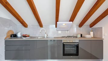 Apartamento standard | Área de estar | TV de tela plana