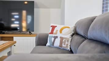 Apartamento standard | Área de estar | TV de tela plana
