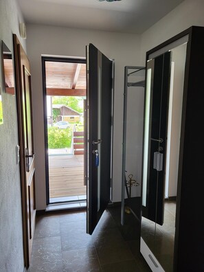 Interior - Neu Renovierte Ferienwohnung, 50qm, mit Vollausgestatteter Küche (Eggstätt)