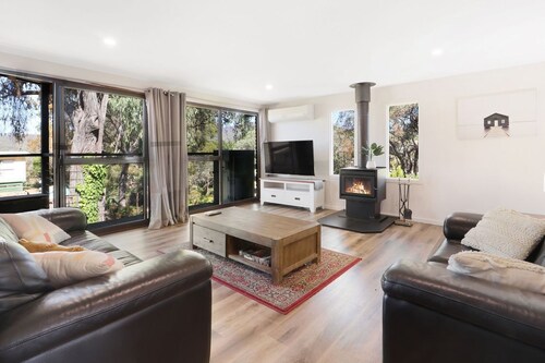 Goughs Retreat - Convenient to lake and mountain.