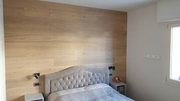 3 bedrooms, desk, iron/ironing board, free WiFi