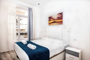 Laptop workspace, soundproofing, iron/ironing board, cots/infant beds - Apartamentos Turísticos Gran Vía (Cartagena)