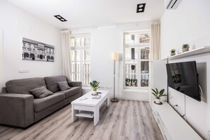 Flat-screen TV - Apartamentos Turísticos Gran Vía (Cartagena)