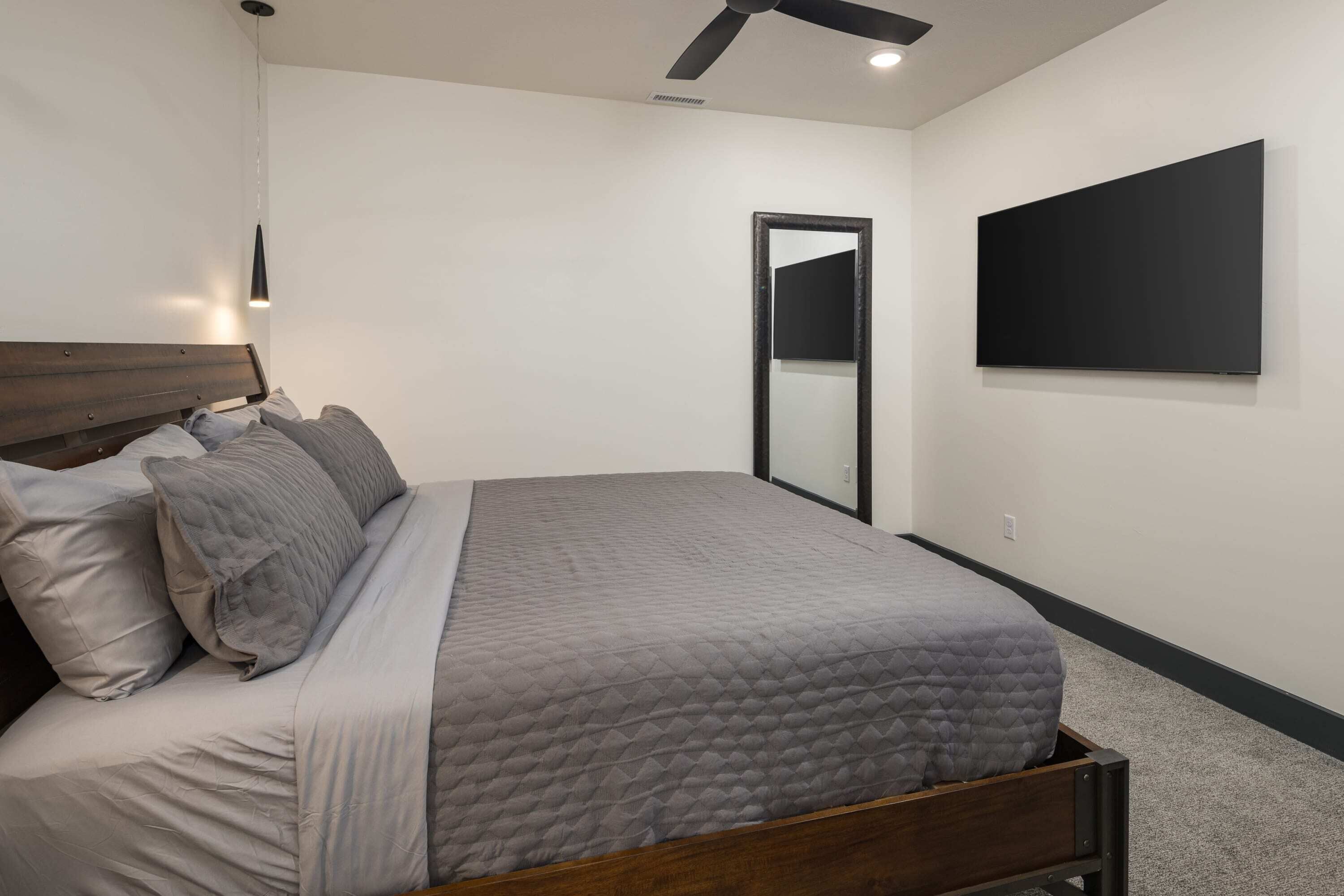 3 slaapkamers, een strijkplank/strijkijzer, wifi, beddengoed