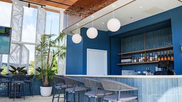 2 bars/lounges, rooftop bar