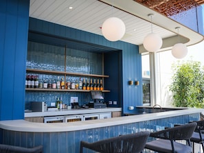 2 bars/lounges, bar met dakterras