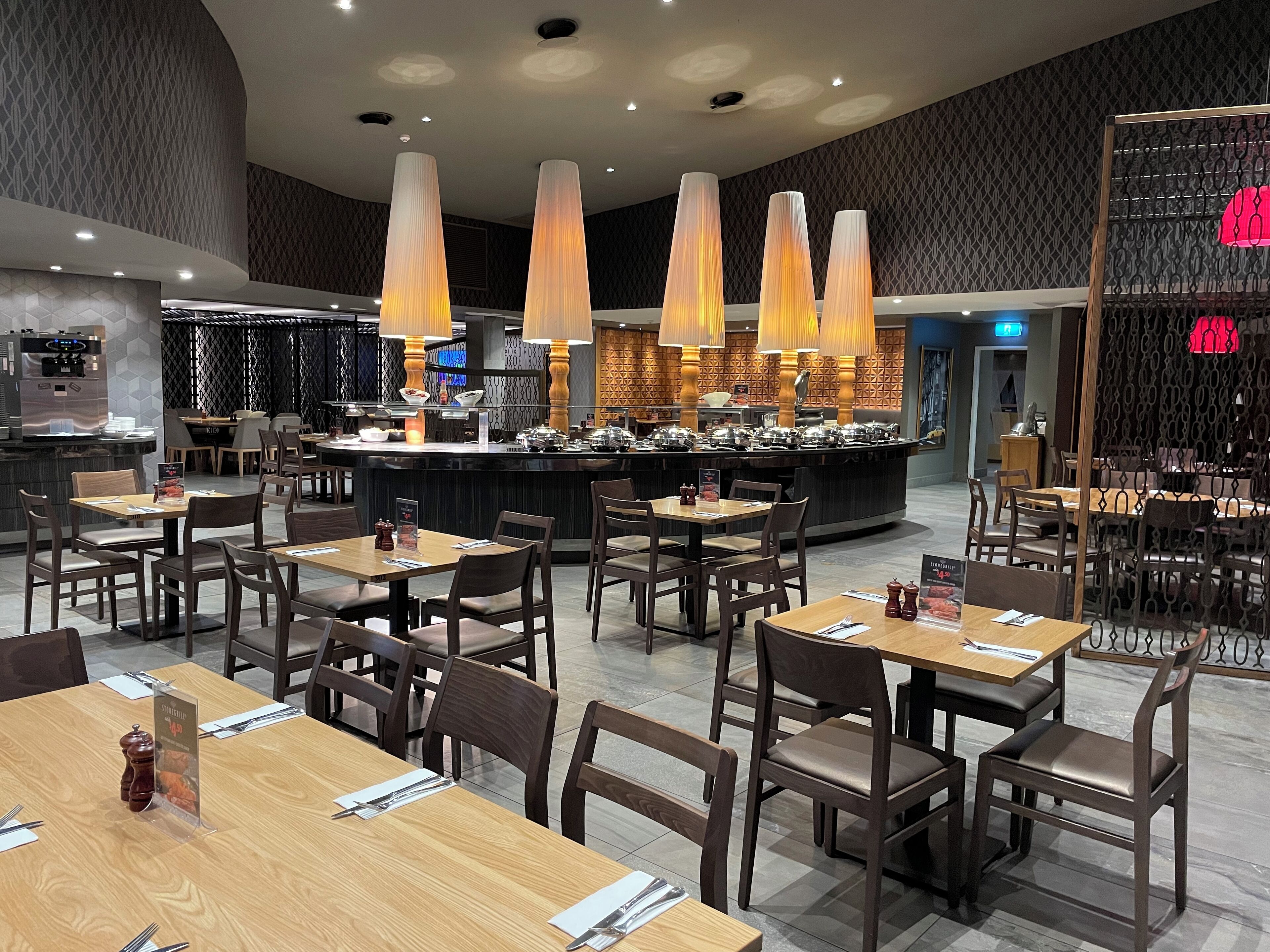 2 restaurantes; se sirve desayuno, almuerzo, cena y brunch