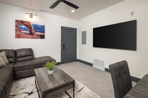 TV - Vizcaya #10 - Moab's Newest Luxury Rental (Moab)