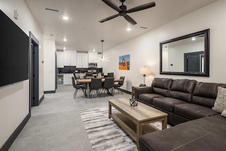 TV. Vizcaya #9 - Moab's Newest Luxury Rental