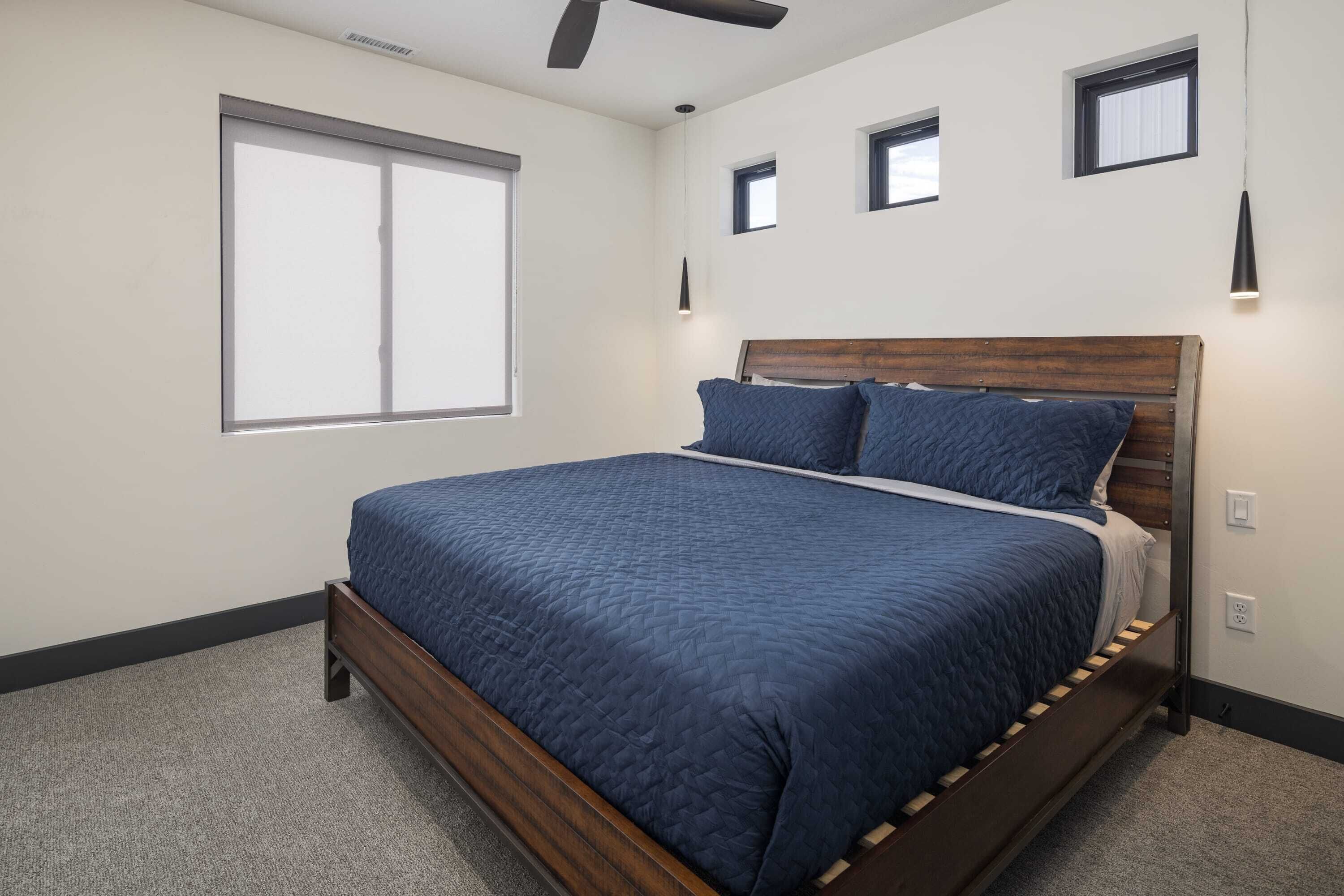 2 habitaciones, tabla de planchar con plancha, wifi y ropa de cama 