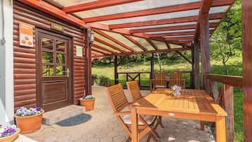 家庭公寓, 2 間臥室 (Eco farm Mikl Pine Tree Apartment) | 室外用餐