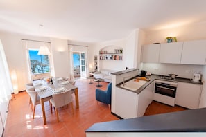 Family Villa, 4 Bedrooms, 2 Bathrooms, Sea Facing (Wonderful Villa In Mulinetti) | Interior - Wonderful Villa In Mulinetti (Recco)