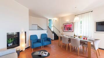 Family Villa, Multiple Bedrooms, 2 Bathrooms, Sea Facing (Wonderful Villa In Mulinetti) | Dining