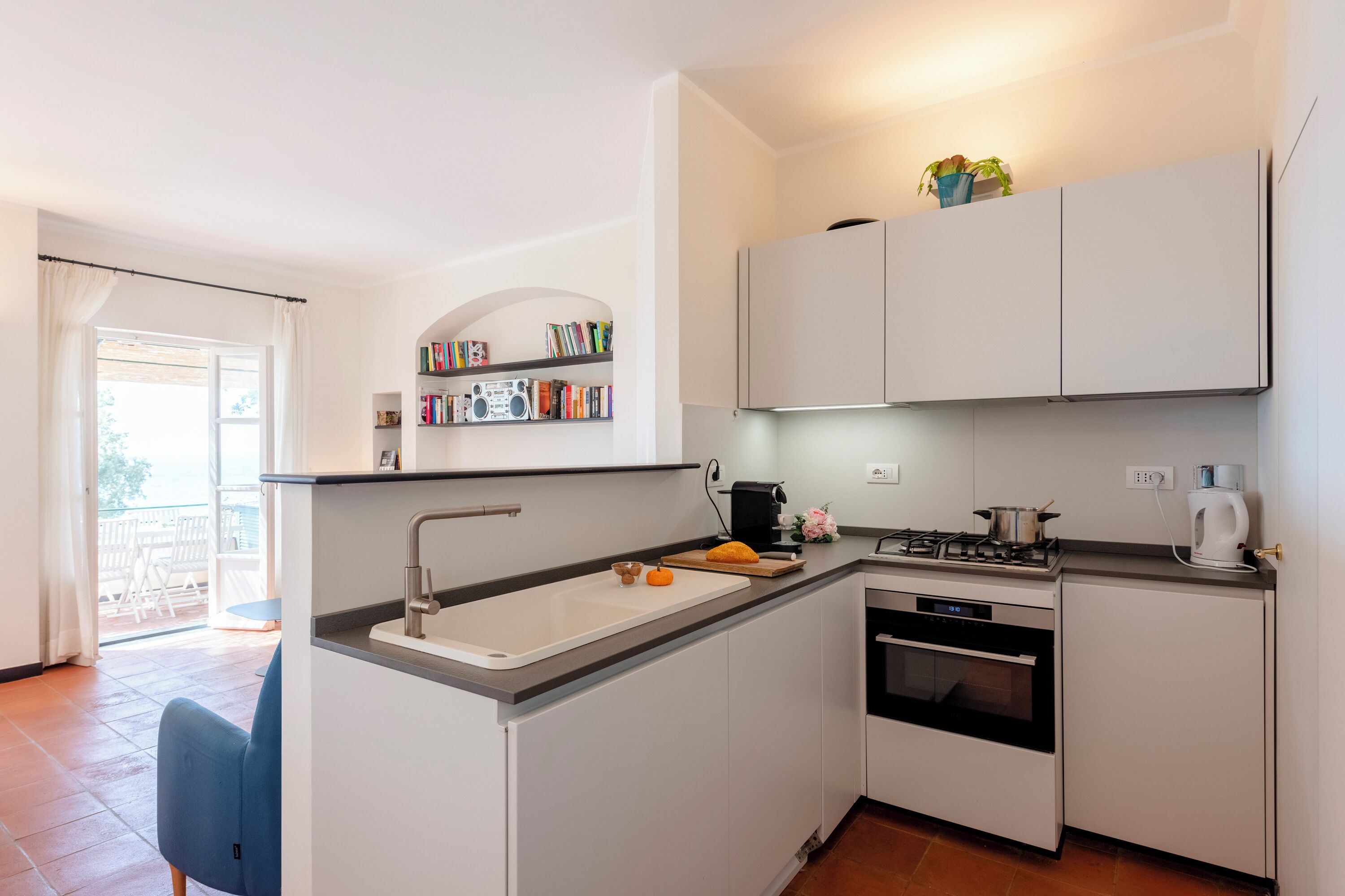 Villa familiare, camere multiple, 2 bagni, fronte mare (Wonderful Villa In Mulinetti) | Cucina privata | Frigorifero, forno, piano cottura, lavastoviglie