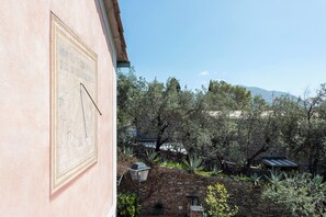 Family Villa, Multiple Bedrooms, 2 Bathrooms, Sea Facing (Wonderful Villa In Mulinetti) | Property grounds - Wonderful Villa In Mulinetti (Recco)
