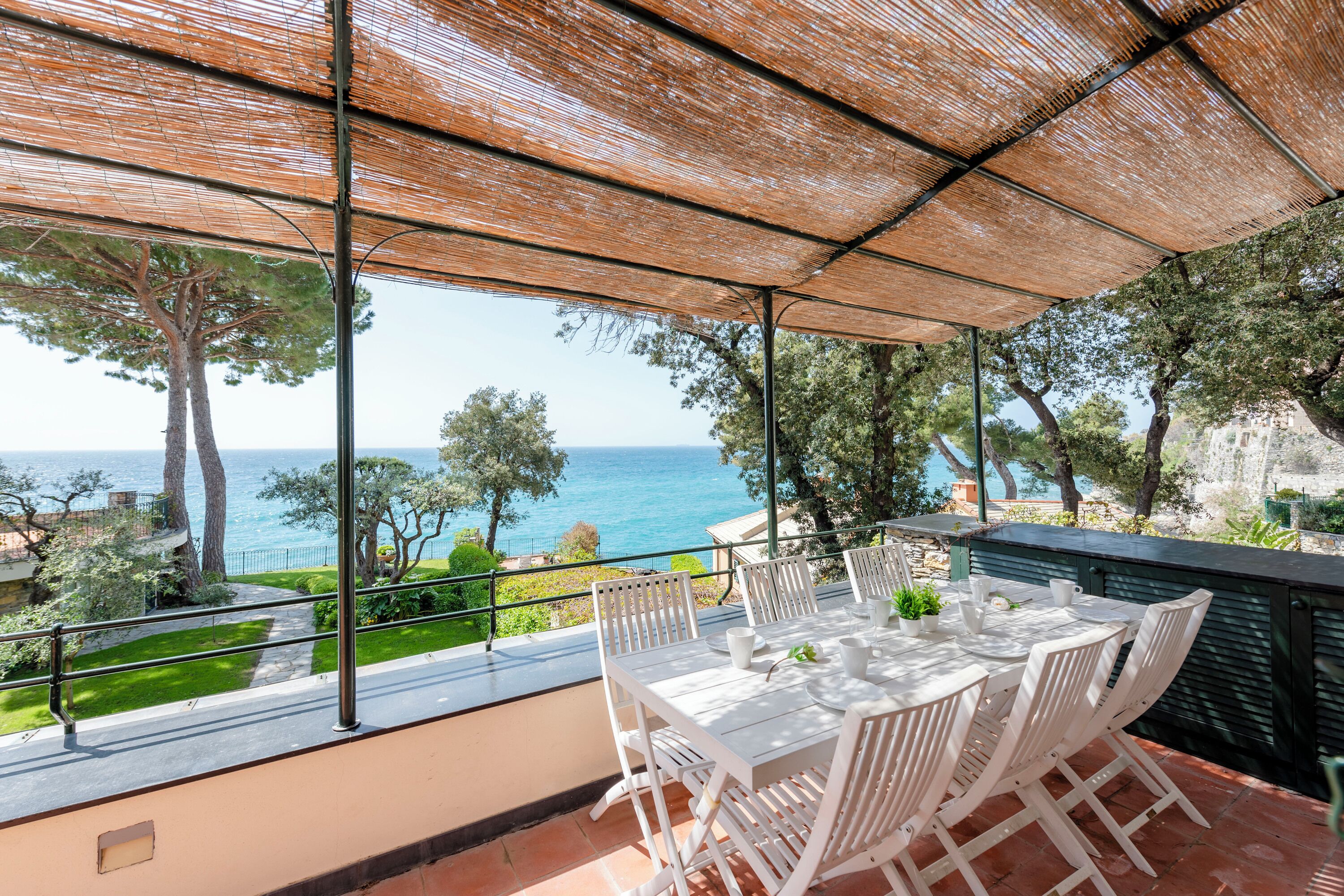 Family Villa, Multiple Bedrooms, 2 Bathrooms, Sea Facing (Wonderful Villa In Mulinetti) | Outdoor dining