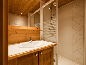 Bathroom - 3* Apartment with Wifi - 3 Bedrooms for 6 Guests in La Clusaz (La Clusaz)