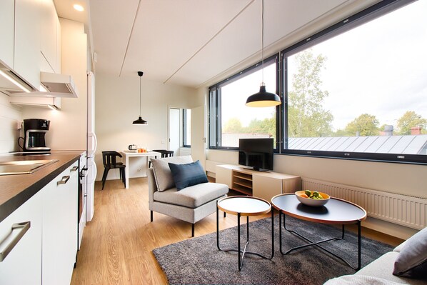 Standard Apartment, 1 Bedroom | Living area | 32-inch TV with cable channels