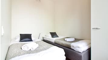 Iron/ironing board, free WiFi, bed sheets