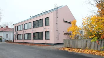 Vista frontal de la propiedad