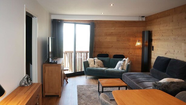 Living area - Renovated duplex in Les Orres, 3 rooms for 8, WiFi, pets allowed (Les Orres)