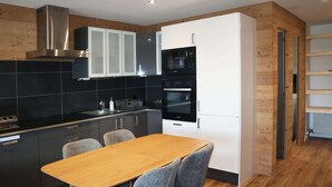 Private kitchen - Renovated duplex in Les Orres, 3 rooms for 8, WiFi, pets allowed (Les Orres)