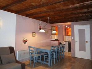 Dining - Cozy 2-Bedroom Apartment for 6 with Mountain View, Balcony, and Ski-in/Ski-out Access (Les Orres)