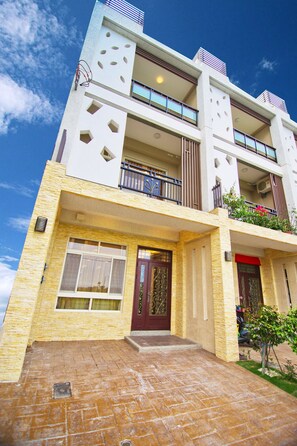 Front of property - Kuan-Pin B&B (Wujie)