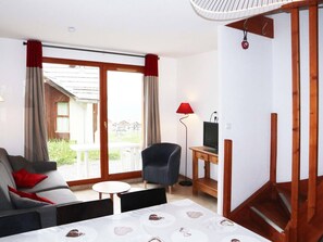 TV - Ski-in/Ski-out Chalet, Pool & Sauna, Sleeps 6 (Les Orres)